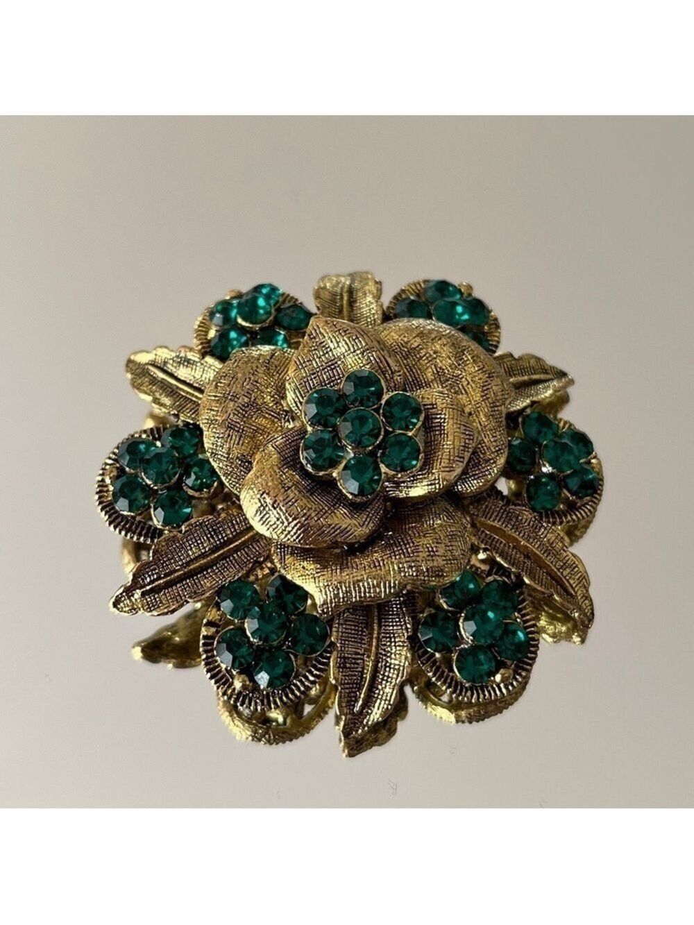 VINTAGE BROOCH Floral Gold Tone Textured Emerald Colour Rhinestones Glamour Chic